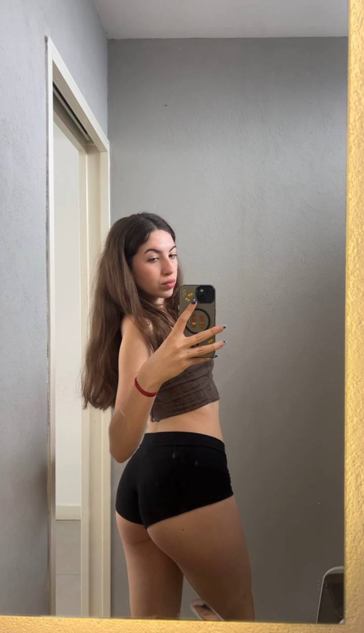 Amber in her underwear in Pusan