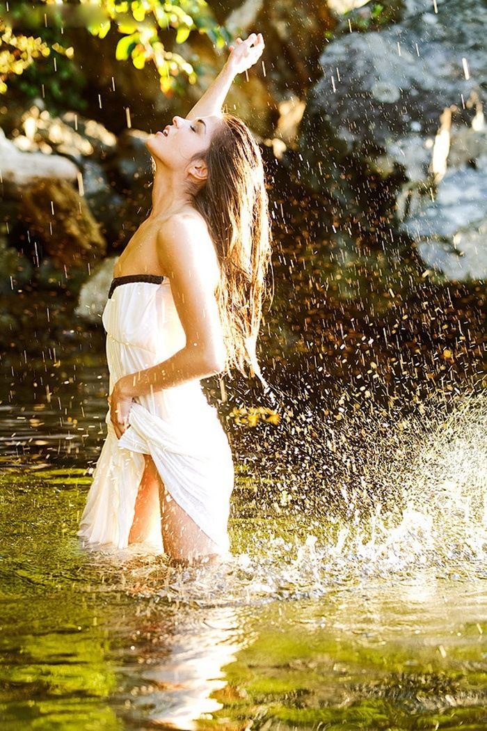 Marie Avgeropoulos in Pusan