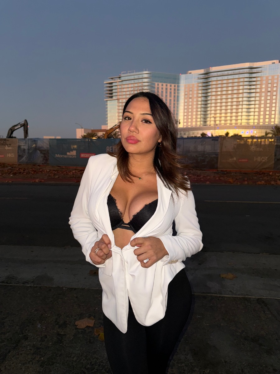 Take a pause and enjoy Ali Cruz — streaming from Pusan